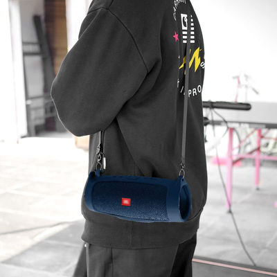 Hablador Bluetooth portátil con manga protectora de silicona